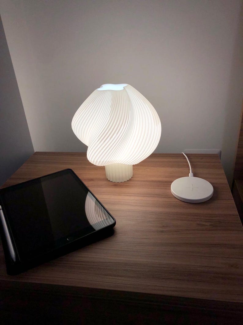 Lámpara moderna impresa en 3D | Lámpara de mesa blanca mate con luz LED incluida | Lámpara moderna impresa en 3D