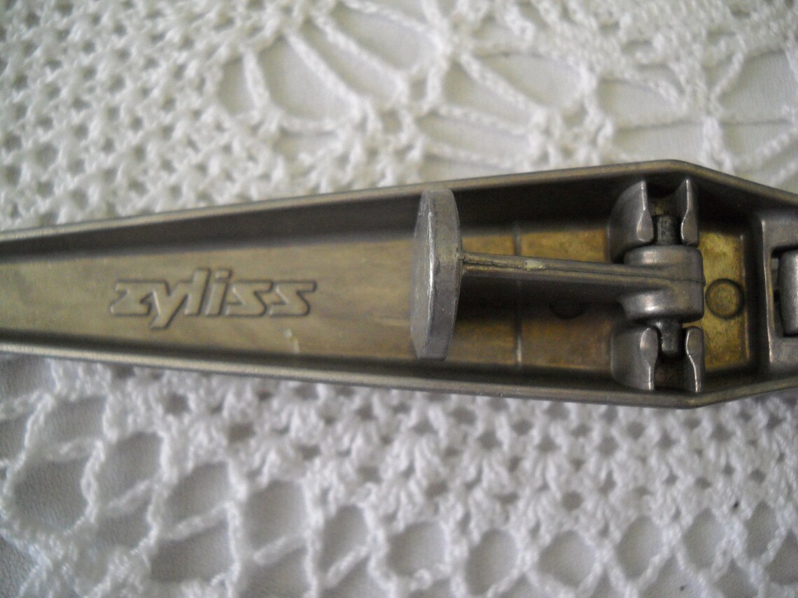Vintage Zyliss Garlic Press Susi Made in Switzerland Cast Etsy