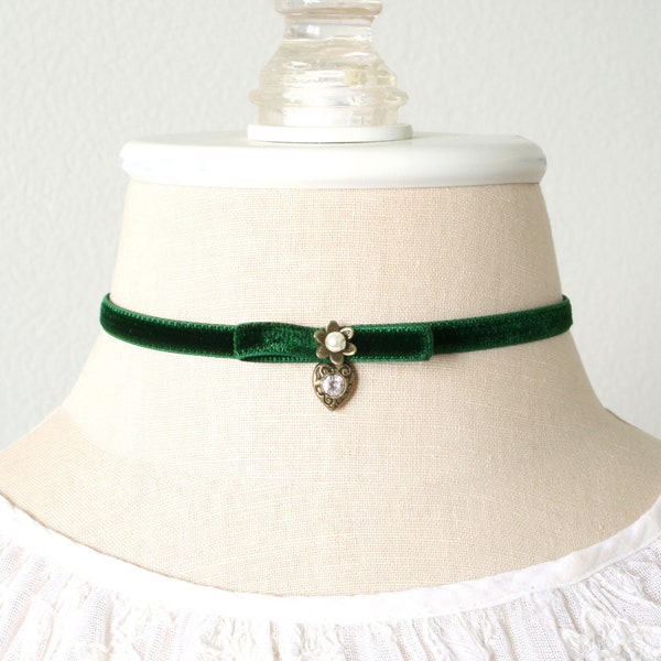 Green Choker with Rhinestone Heart Charm - Anniversary Gift for Her - Velvet Ribbon Necklace - Girlfriend Gift - Renaissance Fair Festival