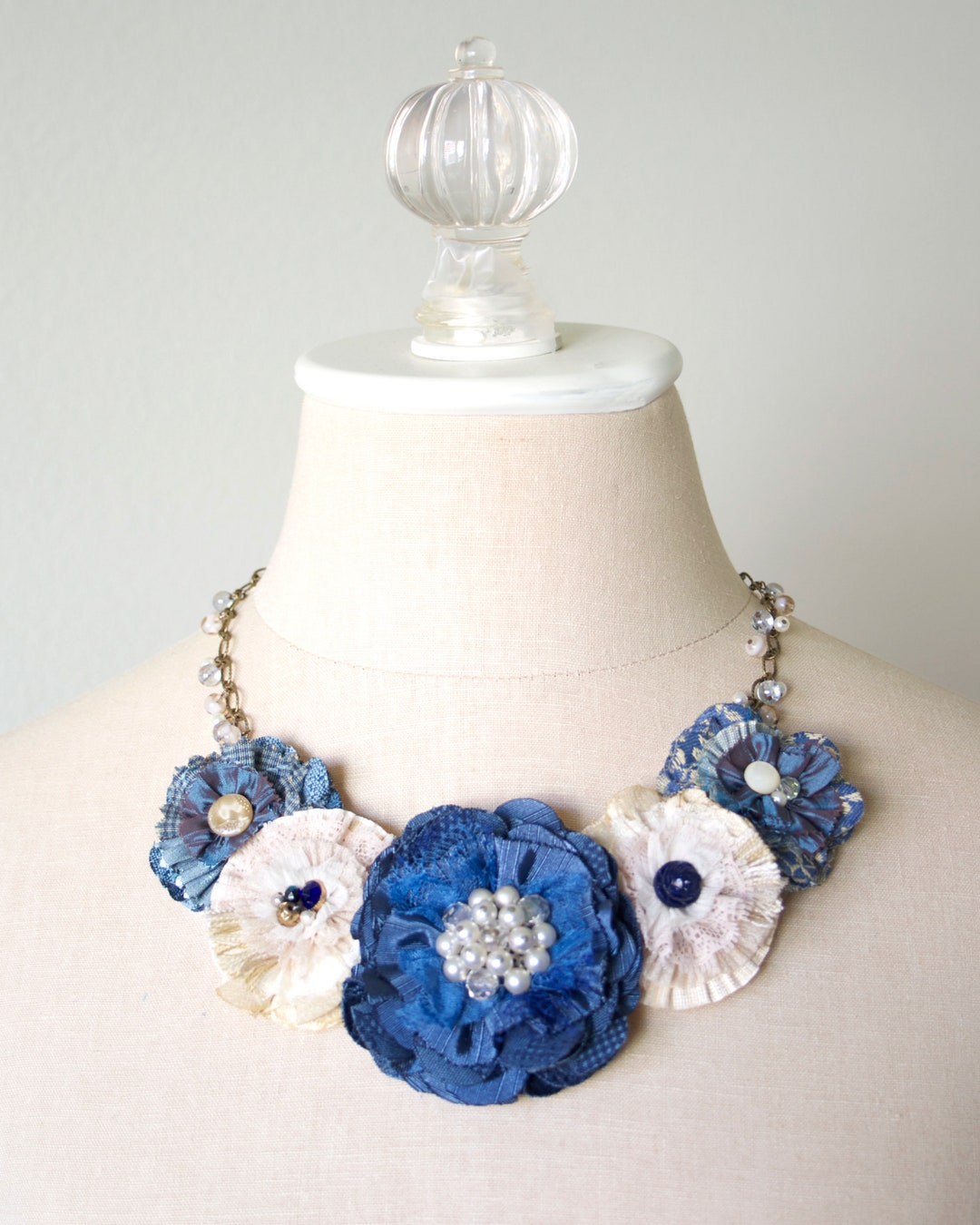 Womens Statement Necklaces Flower Chunky Necklace Floral Bib Necklaces  Antique Gold : : Clothing, Shoes & Accessories