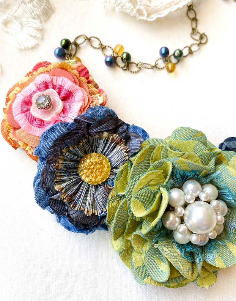 Fabric flower necklace Clearance