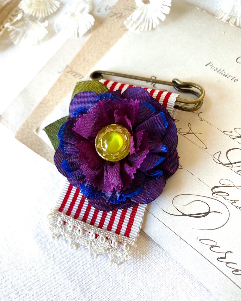 Lapel Sweater Gift for Girls Backpack Brooch Pin for Jacket Kilt Pin with Vintage Ribbon and Purple Fabric Flower