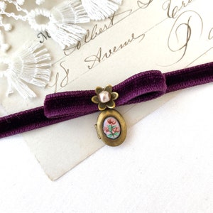 Velvet Ribbon Necklace with Vintage Locket - Bow Tie Choker - Birthday Gift Friend Girlfriend Daughter