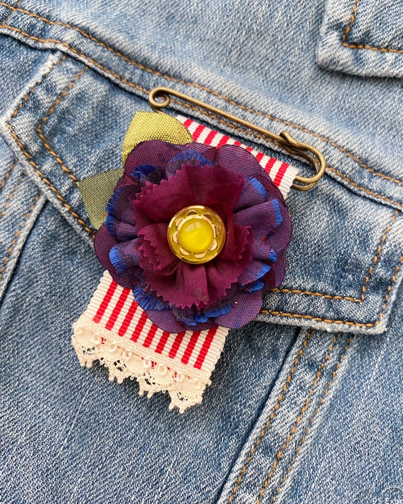 Lapel Sweater Gift for Girls Backpack Brooch Pin for Jacket Kilt Pin with Vintage Ribbon and Purple Fabric Flower