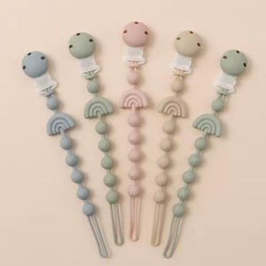 男の子と女の子のためのシリコン製カスタムおしゃぶりクリップ、ビンキークリップ、ユニークなベビーギフト、おしゃぶりホルダー、シリコン製おしゃぶりクリップ、赤ちゃんの必需品