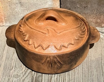 Micaceous Clay Cooking Pot, Raven Art, Lidded Bean Pot, New Mexico Pottery, Bird Pottery, Cookware, Cynthia McDowell, Earthfired Pottery.