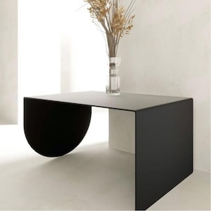 Table d'appoint multifonctionnelle - Table en C en acier minimaliste - Table de bout de canapé pour le salon ou la chambre - Solution de mobilier pour petits espaces