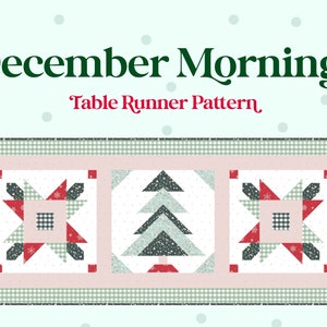 Może przedstawiać: Wzór bieżnika stołowego z zimowym motywem w odcieniach zieleni, bieli i czerwieni. Wzór zawiera choinkę i gwiazdę. Tekst "December Morning Table Runner Pattern" jest wyświetlany w górnej części obrazu.