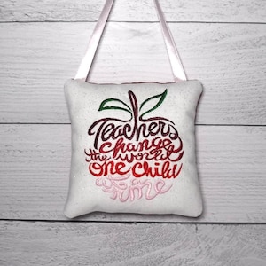 Embroidered Doorknob Hanger: Teacher's Apple