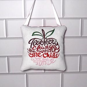Embroidered Doorknob Hanger: Teacher's Apple