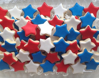 Galletas de azúcar con estrellas patrióticas: bocados rojos, blancos y azules