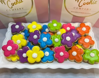 Bocados de galletas de azúcar con flores: 3 docenas de mini galletas decoradas