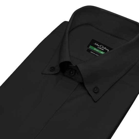 Camicia da uomo elegante con abbottonatura nascosta, stile polo