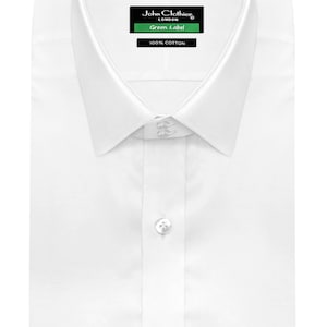 Camicia bianca da uomo con collo alto, 2 bottoni, stile Windsor, iconico, vintage, collo largo, per matrimoni, gala, eventi con cravatta nera, outfit moderno.