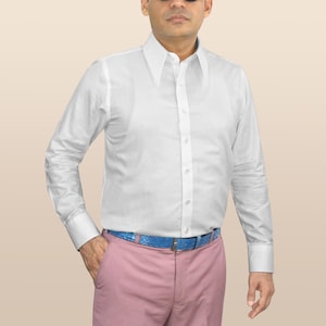 スピアポイントカラーのホワイトウェディングシャツ（男性用）ロバート・デ・ニーロスタイル、クラシックなシャープカラー、幾何学模様のフォーマルドレスシャツ（新郎用）