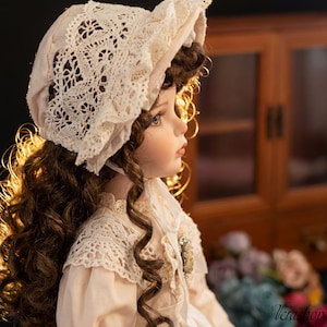 Ręcznie robiona porcelanowa lalka wiktoriańska, realistyczna koronkowa sukienka, przedmiot kolekcjonerski