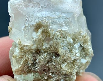 天然立方蛍石結晶（雲母入り）、パキスタン産鉱物標本（66グラム