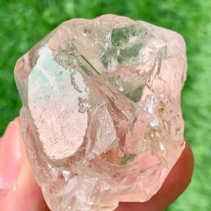 Espectacular ejemplar de fluorita rosa de 68 g procedente de Pakistán
