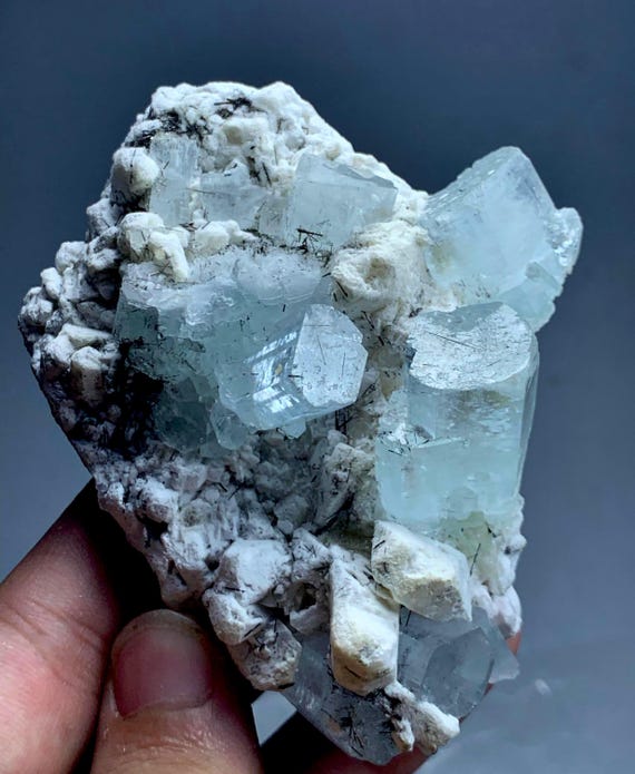 130g 天然アクアマリン水晶束(パキスタン・ナガル渓谷産 130g 天然アクアマリン水晶束(パキスタン・ナガル渓谷産