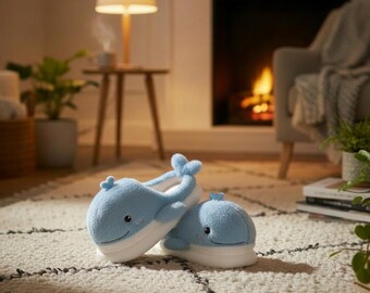 Pantuflas de invierno para mujer con estampado de ballenas, tacón de piel suave, plataforma, cálidas, cómodas y mullidas para estar en casa.