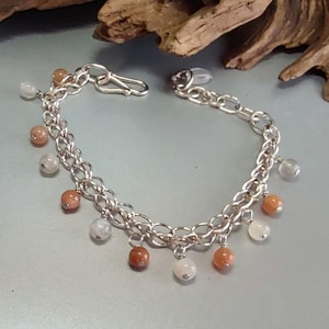 Handgefertigtes Mondstein Armband aus oxidiertem Sterlingsilber