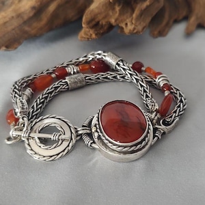 Handgemachtes Armband aus Sterlingsilber mit Karneol: Handgewebte Kette, oxidiertes Finish