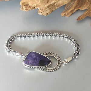 Handgewebtes Feinsilber Kettenarmband: Charoit Knebelverschluss, Boho Schmuck