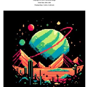 以下が含まれることがあります： 「Deep Space」と題されたピクセルアートプリント。赤色のリングを持つ緑と青の惑星が黒い背景に描かれています。デザインには赤と緑の惑星、山、そして「Deep Space」と「Copyright (C) 2025 Fractional Design」のテキストが含まれています。仕上がりサイズは36.3 x 36.3 cmです。