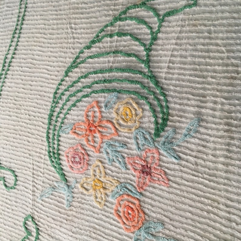 Vintage Chenille Cornucopia Design Bedspread image 3