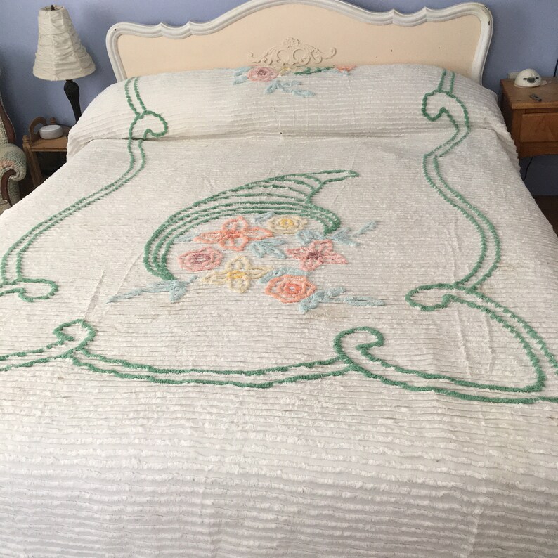 Vintage Chenille Cornucopia Design Bedspread image 1