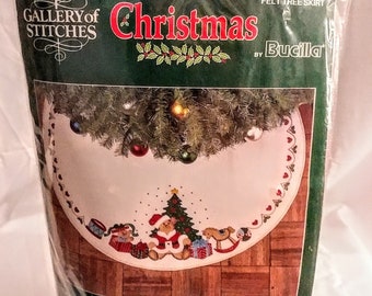 Bucilla Teddy Bears Christmas Felt Tree 36" Skirt Kit New Old Stock # 32520