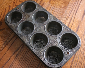 Vintage Ekco Ovenex baking muffin tin with starburst pattern