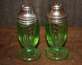 Green depression salt and pepper shakers Hazel Atlas uranium glass