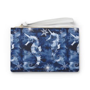 Bolso de mano de piel vegana con diseño de caballito de mar índigo para mujer, regalo, monedero azul, monedero de noche tamaño estadio