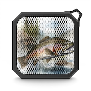 Altavoz de viaje compacto Rainbow Trout Blackwater Bluetooth Mini, impermeable, con clip, para acampar, música, regalo para hombre y mujer.