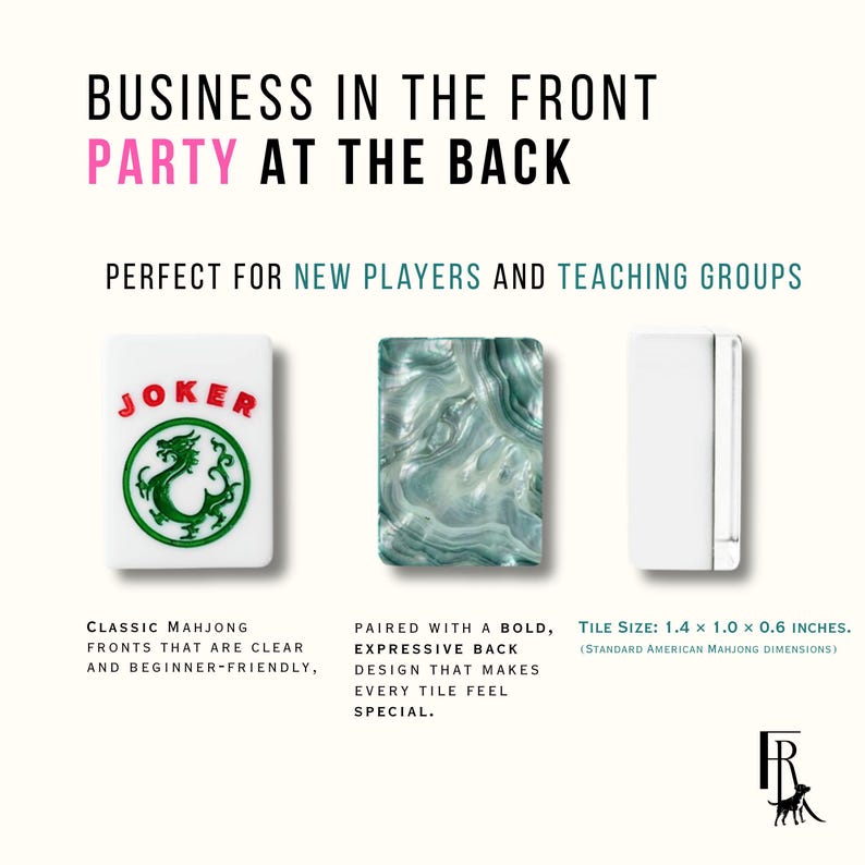 Puede incluir: Tres fichas de Mahjong rectangulares. Una ficha blanca presenta un drag&oacute;n verde y el texto rojo JOKER. Una ficha muestra un patr&oacute;n de m&aacute;rmol verde y blanco. Una ficha blanca lisa se muestra de lado. El tama&ntilde;o es de 3,56 x 2,54 x 1,52 cm.