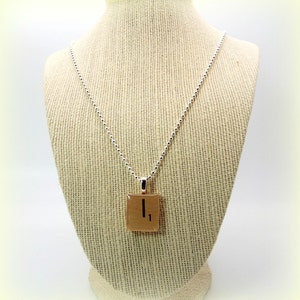 Collar de azulejos Scrabble - Joyería personalizada - Carta de su elección - Cadena de plata - Collar de azulejos de carta de madera - Cadena de 24 pulgadas