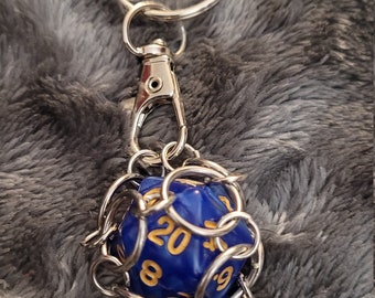 D20 chainmaille keyring