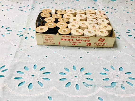 USA ビンテージ　AMERICAN THREAD CO. ボックス&糸セット Vintage American Thread Star Disc 87 Pcs Bobbins Intrinsic
