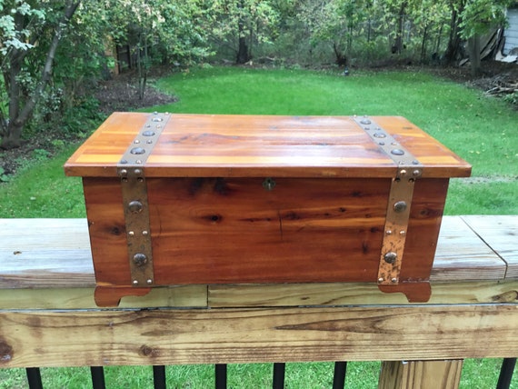 Vintage Cedar Trinket Box Wood Jewelry Chest Copper Straps Etsy UK
