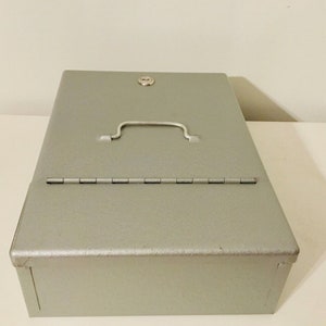 Rockaway Metal Products File Safe or lockbox 8 pounds with key