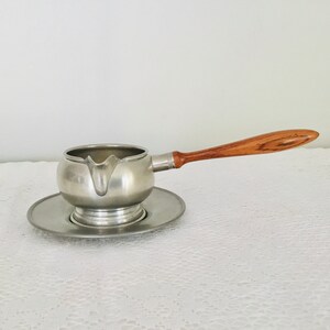 Vintage HANLE Distinctive American Pewter Gravy Bowl & Saucer w/ Wooden Handle Italy