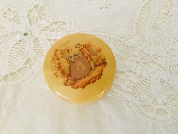 Vintage hand carved lidded - Gem Vintage hand carved lidded - Gem