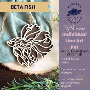 Puede incluir: Un adorno de madera cortado con láser de un pez betta con un lazo para colgar. El adorno está sobre un fondo de tela azul claro. El texto "BETA FISH" está en la parte superior de la imagen. El texto "ByMissa Individual Line Art Pet Digital Download SVG PDF ONE Pet Animal Design Loop and No Loop on All Layers Use as Ornaments, Sun Catchers, & Magnets" está en el lado derecho de la imagen.