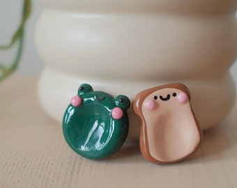 Sorgenstein aus Polymer Clay: Kawaii-Frosch- und Toast-Anhänger