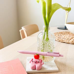 Joli porte-stylo cochon, ami de bureau, presse-papiers, porte-pinceau, breloque pomme, breloque cochon, compagnon de bureau