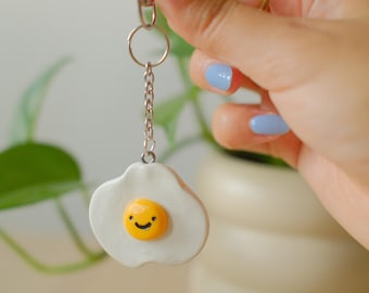 Llavero de huevo frito de arcilla polimérica: Llavero Kawaii hecho a mano, llavero de comida adorable