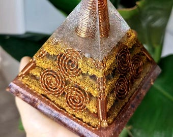 700g Luxurious High-Frequency Orgonite Pyramid｜Empower Space｜Spiritual Energy Generator｜Customizable design｜EMF Shielding｜Triple HelixTensor