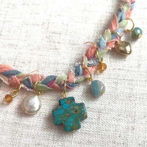 One of a Kind Fabric-Schal-Charme-Halskette