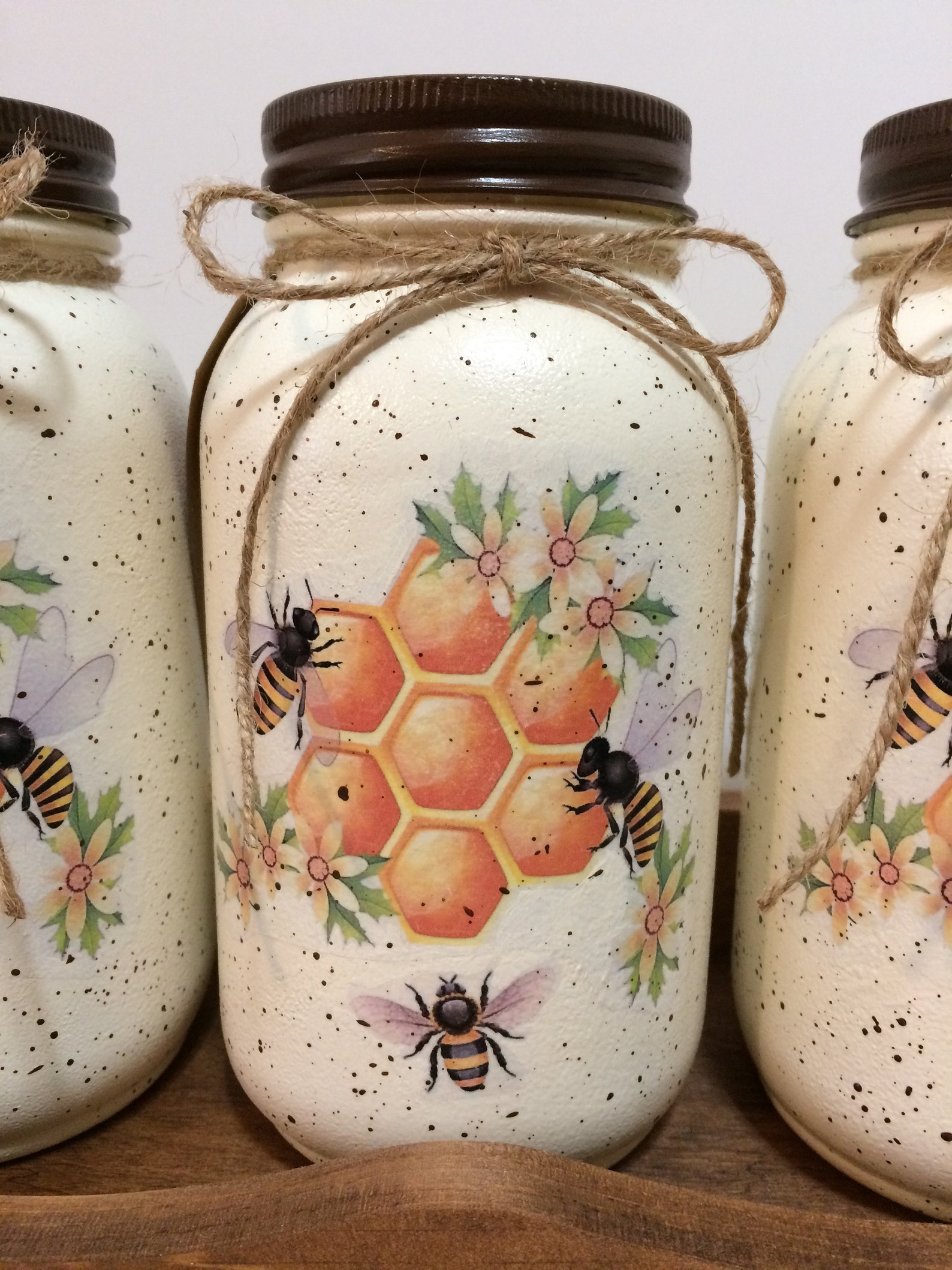 Bee Utensil Holder at David Lowry blog